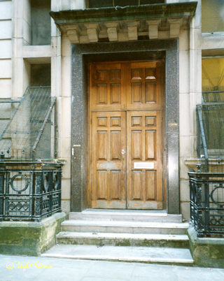 Entrance at the bottom of Addle Hill